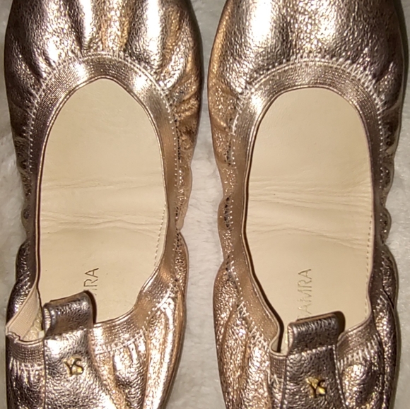 Yosi Samra shiny foldable flats size 8